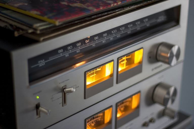 How to Fix a Stereo Receiver That is Not Making Sound 